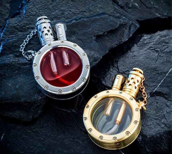 Винтажная бензиновая зажигалка серебристого цвета