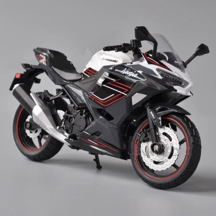 Масштабная модель мотоцикла Kawasaki Ninja 400 (1:12) от CCA