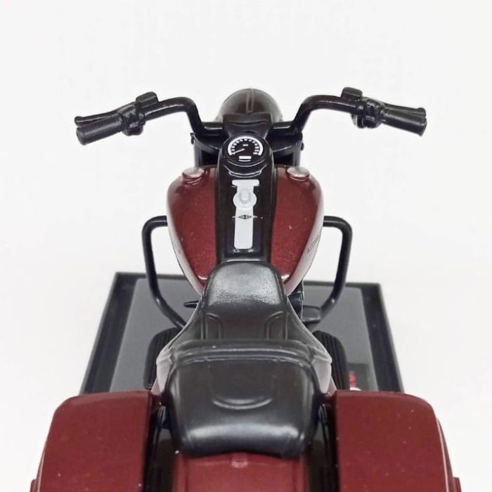 Коллекционная модель мотоцикла Harley-Davidson 2017 Road King Special (1:18) от Maisto